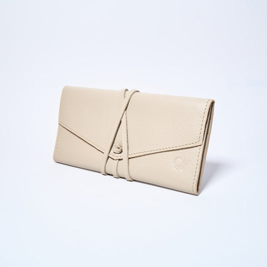Cream leather wallet on a light gray background. handcrafted by Oda Nova with space for 8 cards and bills
