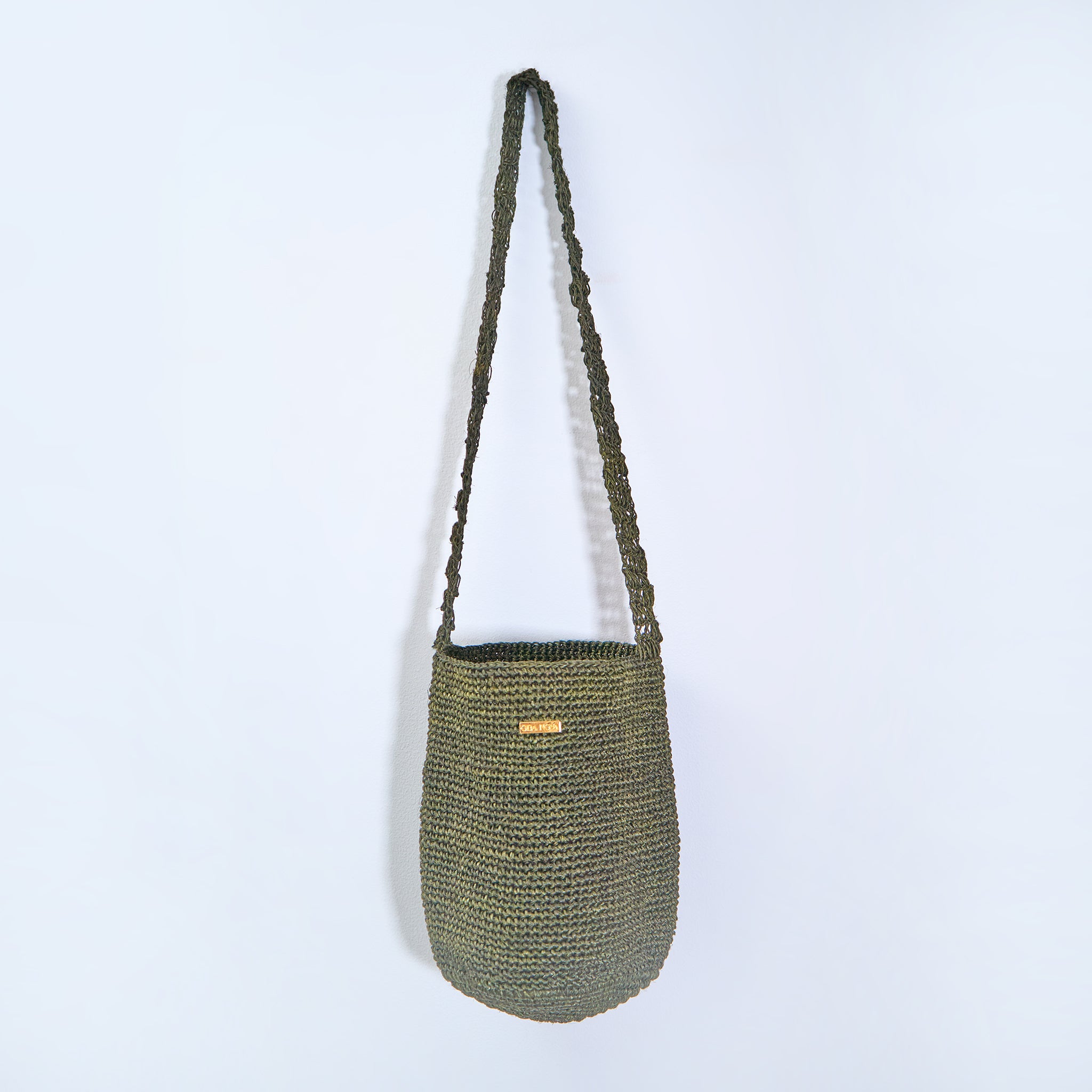 Gaia crossbody bag Orbital Jade handcrafted from natural fique fiber, designed by Oda Nova to honor feminine strength and Colombian craftsmanship