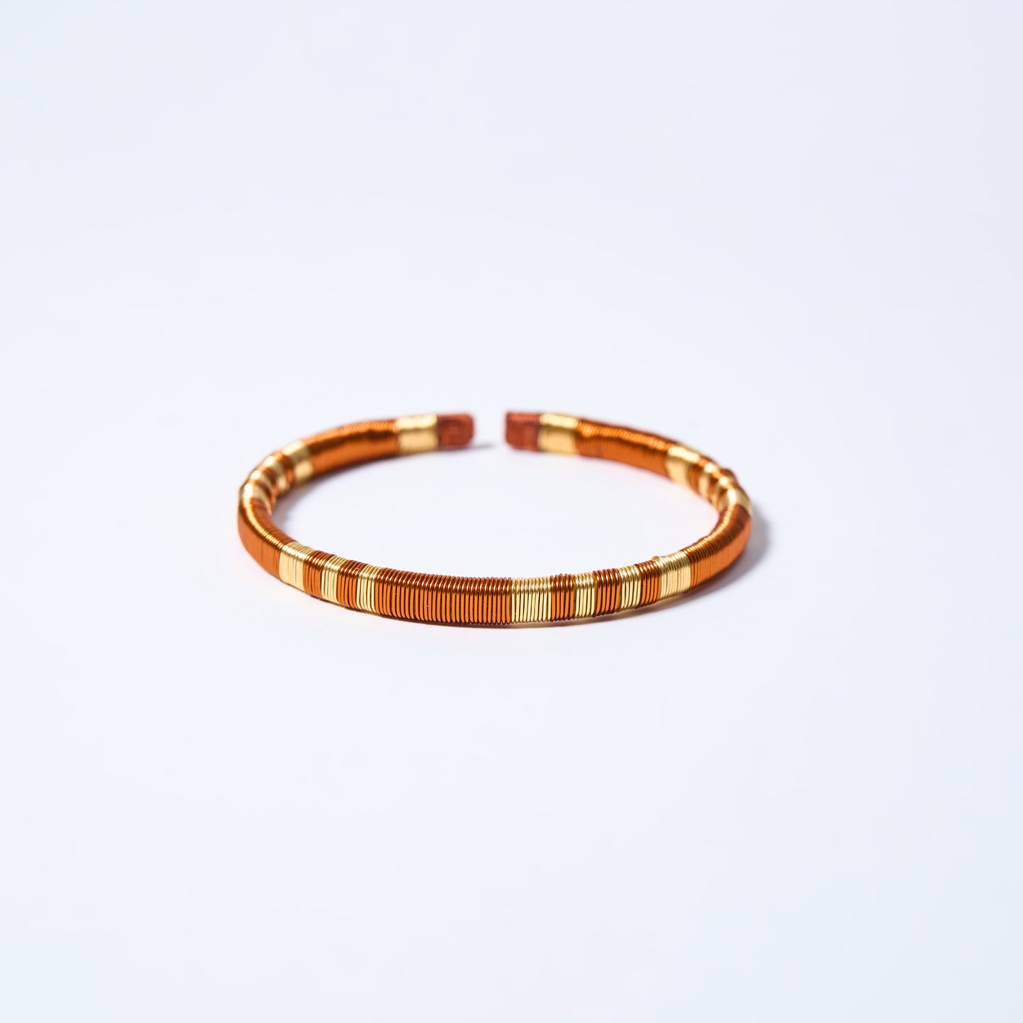 Handmade striped bracelet with copper and gold pattern