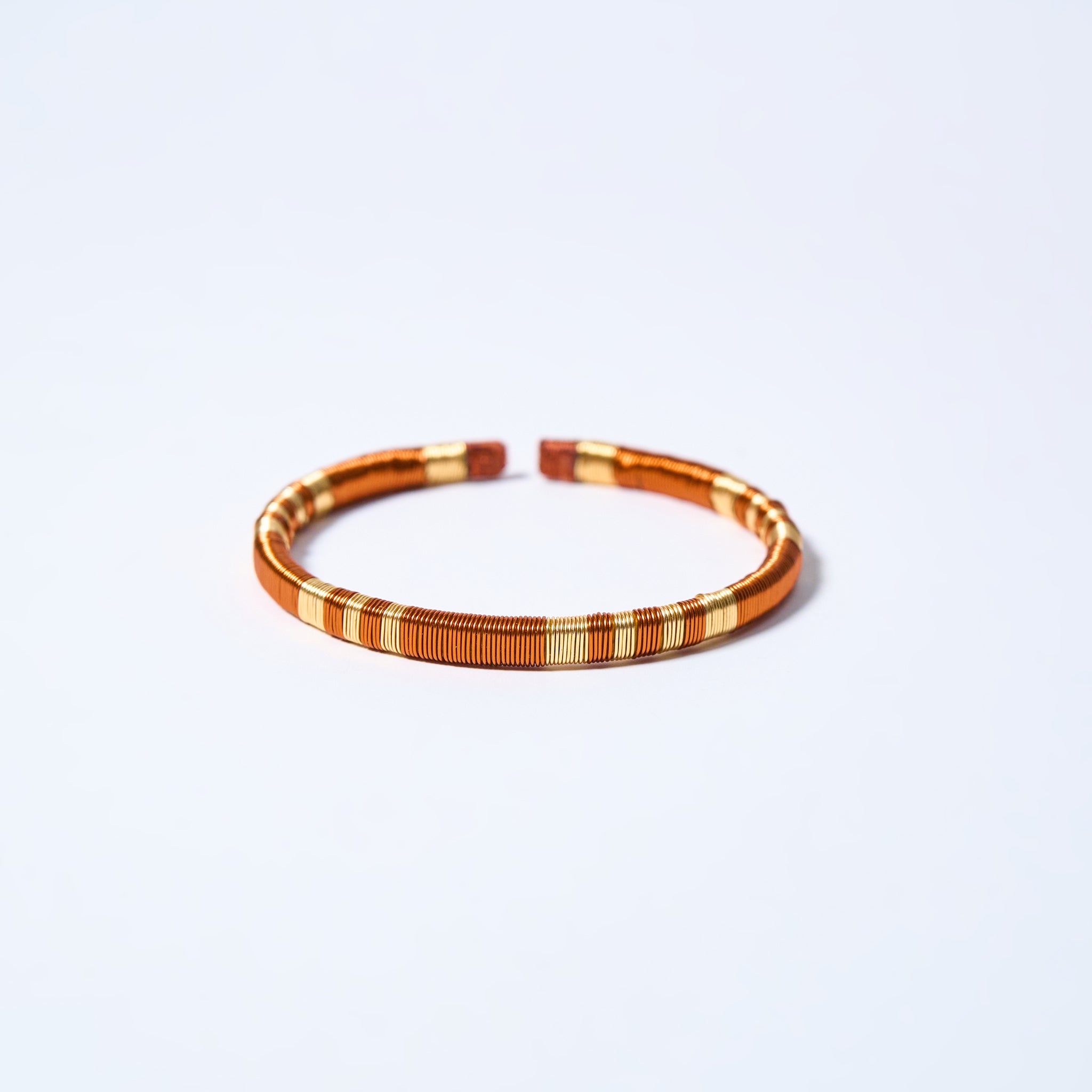 Handmade striped bracelet with copper and gold pattern
