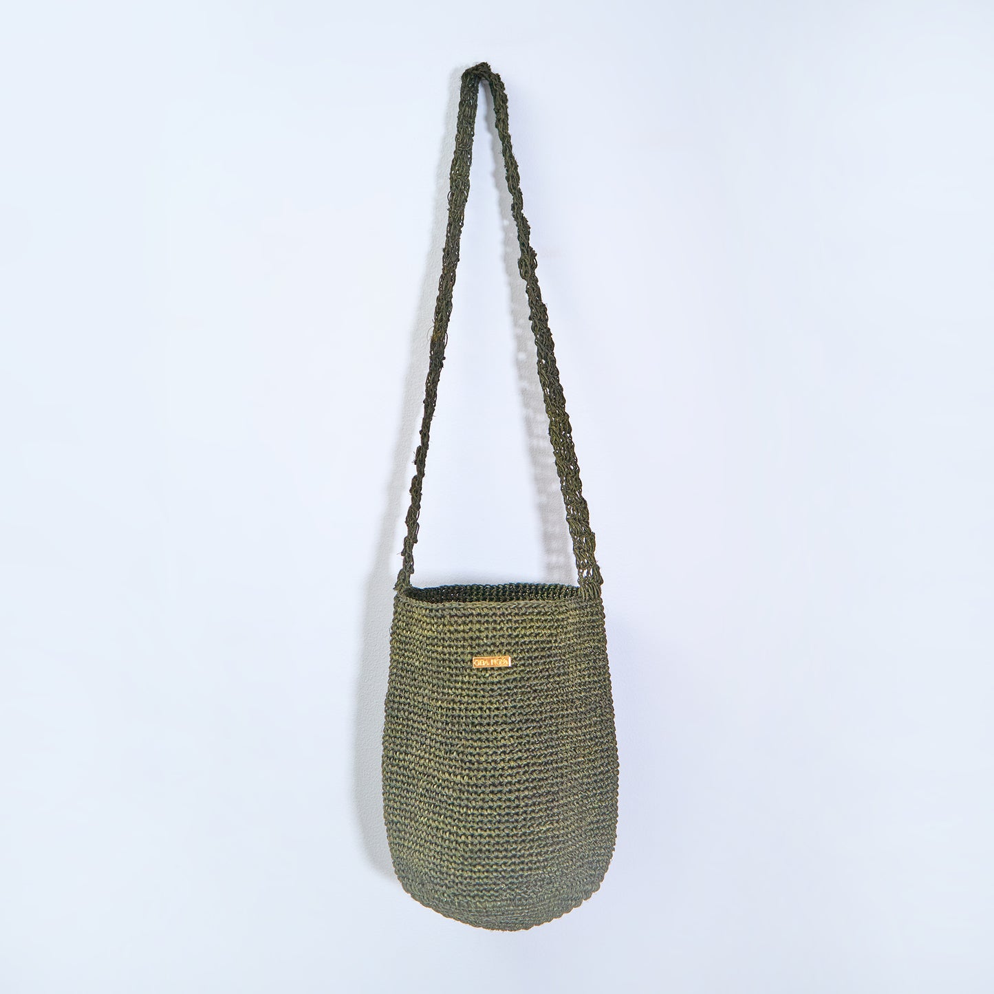 Gaia crossbody bag Orbital Jade handcrafted from natural fique fiber, designed by Oda Nova to honor feminine strength and Colombian craftsmanship