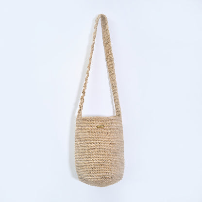 Gaia Lunar Dust crossbody bag handcrafted from natural fique fiber, designed by Oda Nova to honor feminine strength and Colombian craftsmanship
