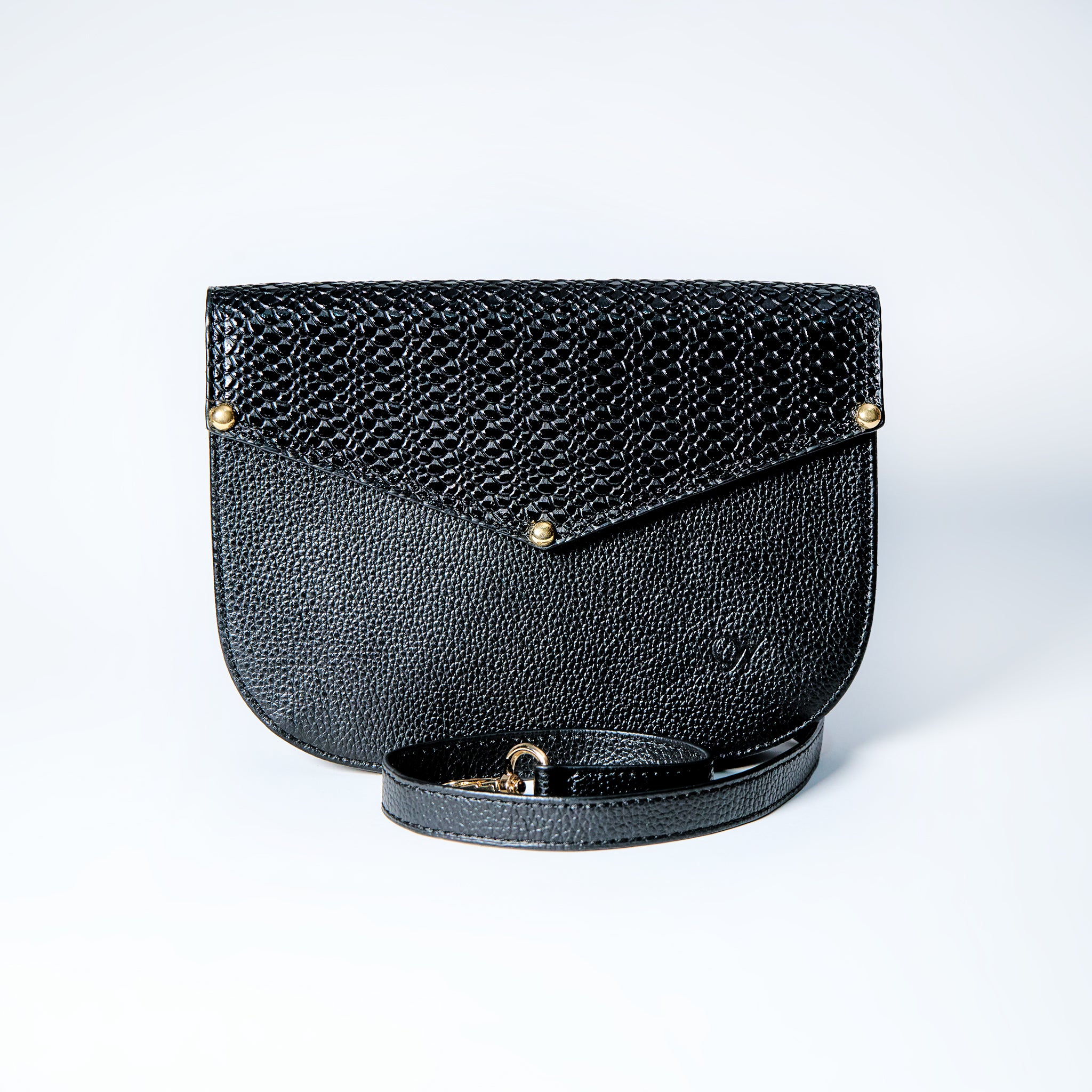 Lyra convertible leather crossbody bag in Black Onyx with adjustable strap, can be worn as a shoulder bag, crossbody, or belt bag. Handcrafted by Oda Nova