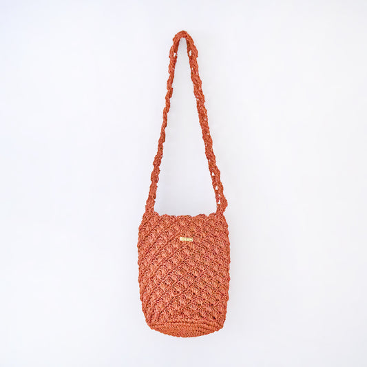 Solstice handcrafted crossbody bag made from natural fique fiber in beige, designed by Oda Nova with ancestral Colombian techniques